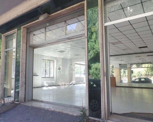 Negozio in Affitto a Frosinone Viale Mazzini 