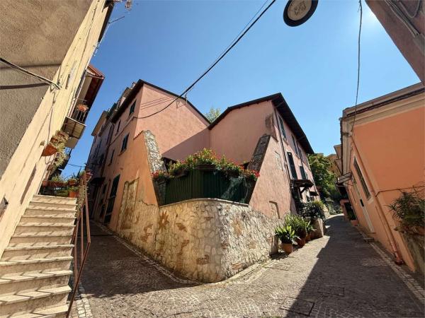 Stabile / Palazzo in Vendita a Frosinone 20 Via Colle S. Pietro