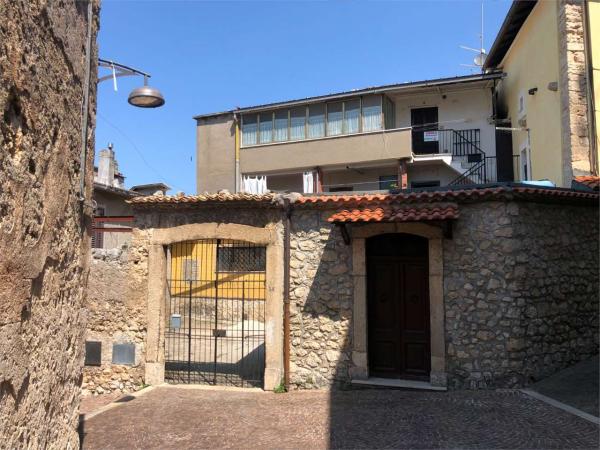 Appartamento in Vendita a Vico Nel Lazio Piazza Di San Michele Arcangelo