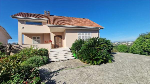 Villa in Vendita a Frosinone Via Ferentino
