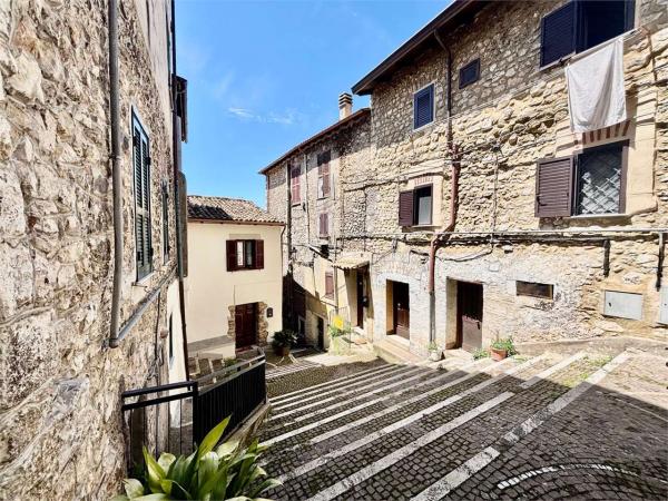 Stabile / Palazzo in Vendita a Fiuggi Via Umberto I