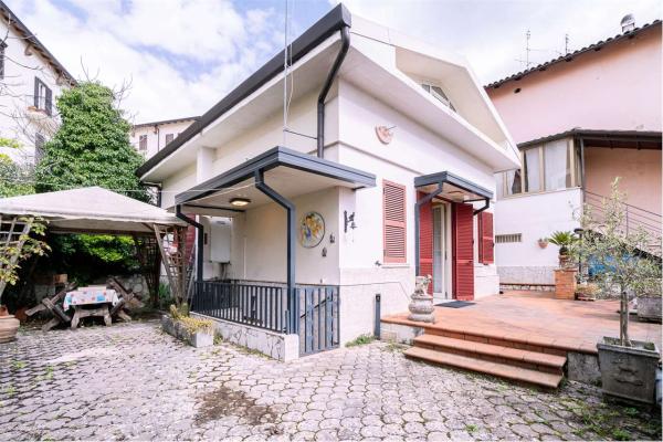 Villa in Vendita a Fiuggi Via Gian Francesco Verghetti