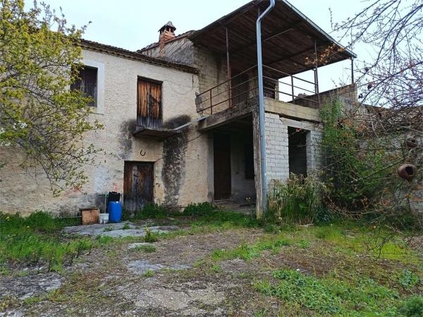 Porzione di Casa in Vendita a Alatri Via Basciano