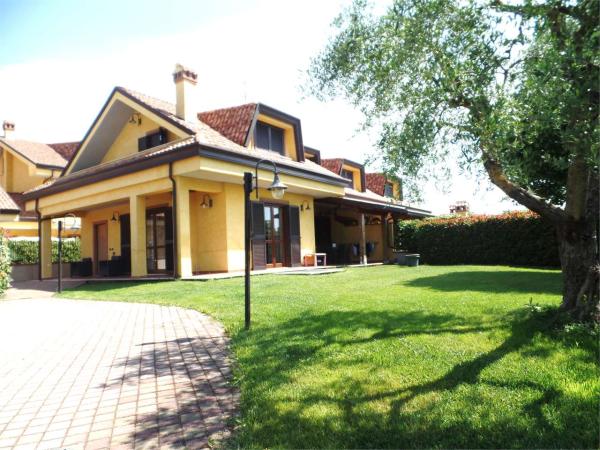 Villa in Vendita a Frosinone Via Mastruccia 