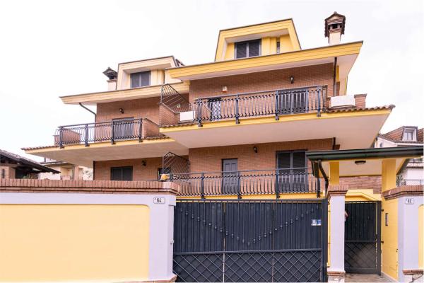 Villa Bifamiliare in Vendita a Frosinone Via Degli Aurunci