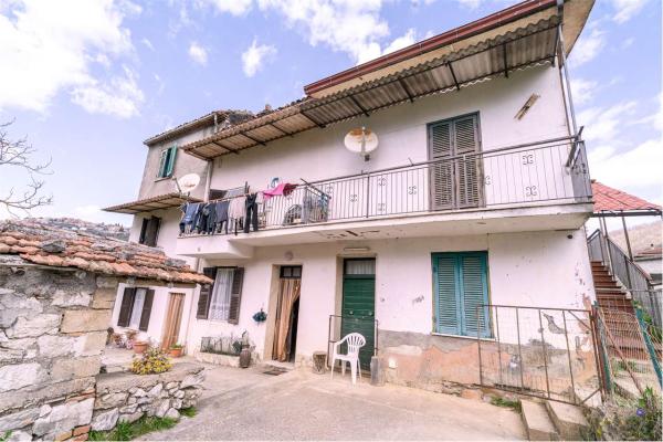 Porzione di Casa in Vendita a Torre Cajetani Contrada Fontana
