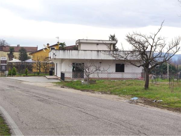 Negozio in Affitto a Frosinone Via Calvosa