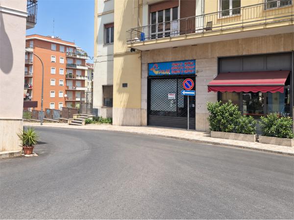 Negozio in Vendita a Frosinone Piazza Iv Novembre