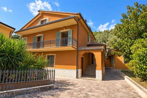 Casa singola in Vendita a Boville Ernica Via Colle Mausoleo